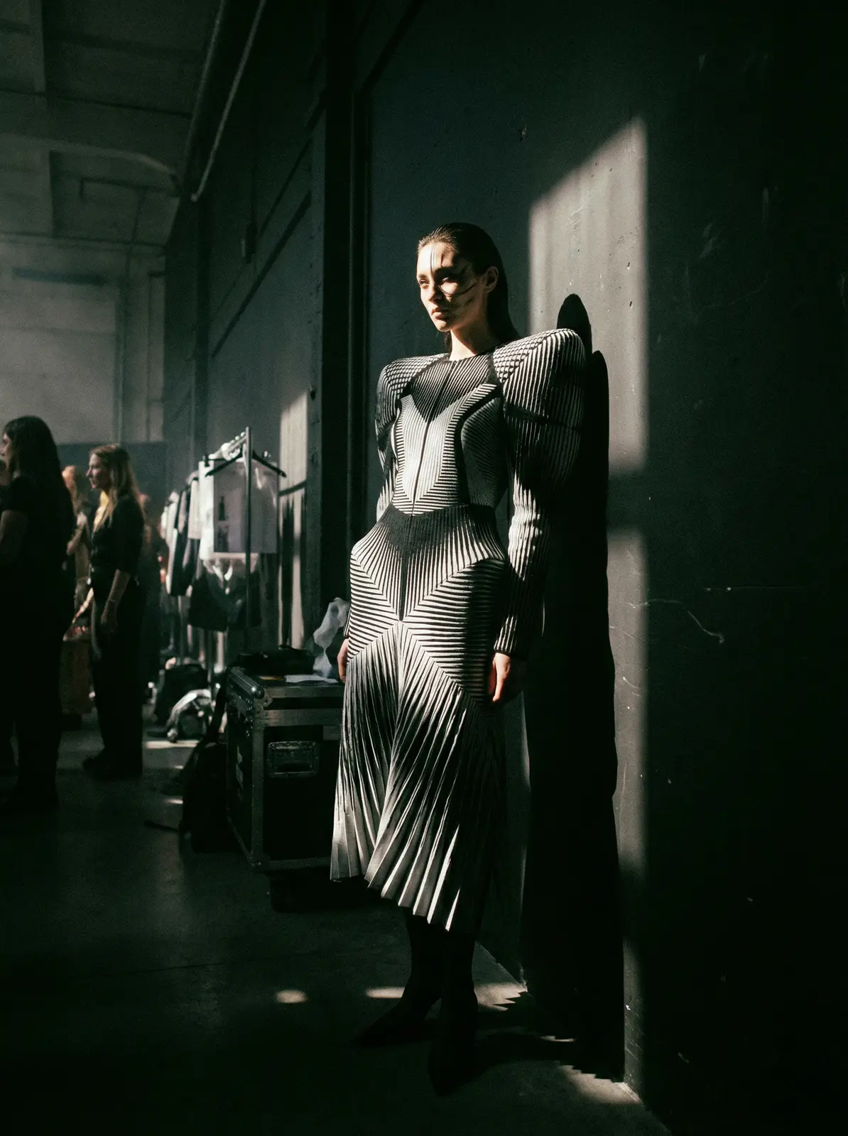 UED体育官网 前卫结构主义时装短视频
